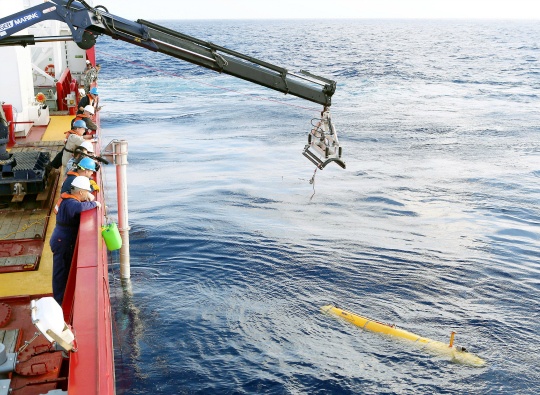 Mini-Submarine Resumes MH370 Search