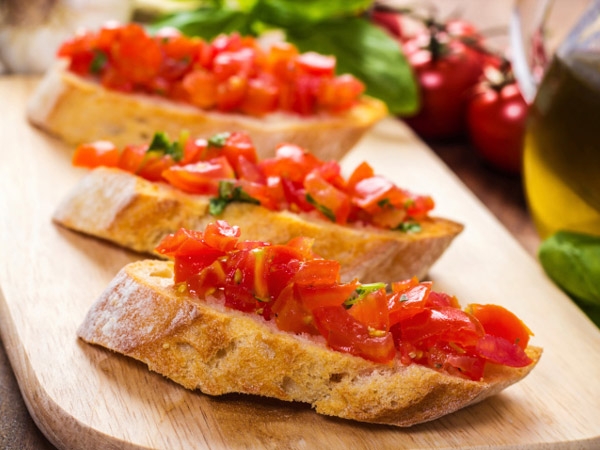 Health Snack Recipe: Tomato And Basil Bruschetta