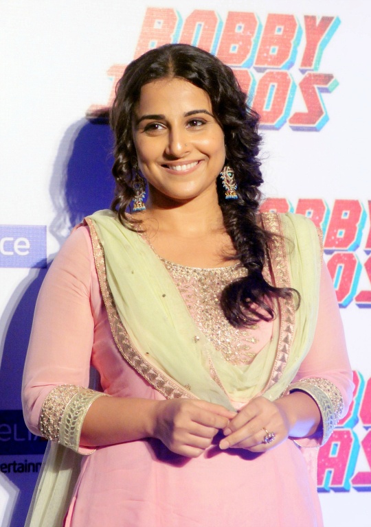 vidya balan linen sarees online shopping from paarijaatham