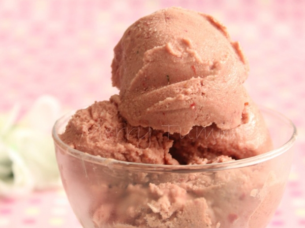 Sugar-free Strawberry Chocolate Ice Cream Recipe