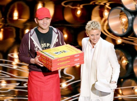 Ellen DeGeneres serves pizza at the Oscars