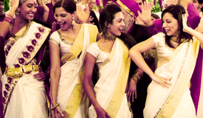 girls dancing india