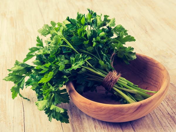 8 Reasons To Start Eating Parsley