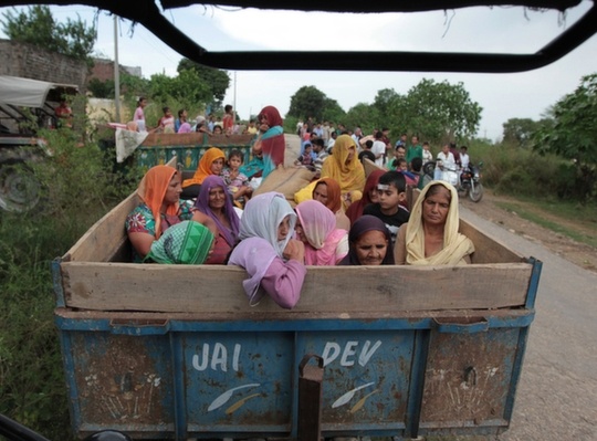 Chilayari women leaving war struck area