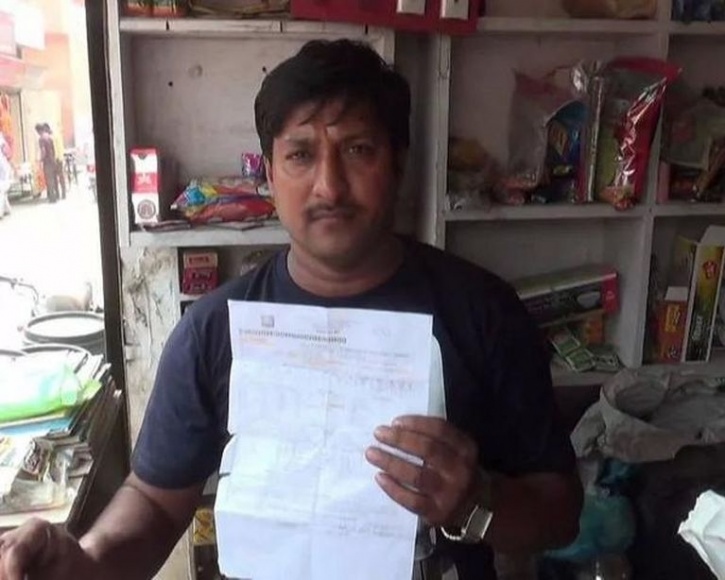 Rajesh, paanwala with the electricity bill