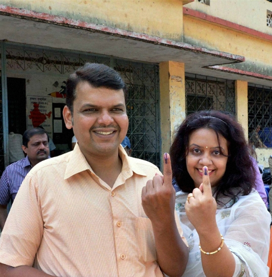 Fadnavis maharashtra with wife