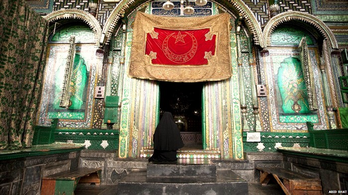 Kashmir Muslim saint shrine