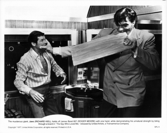Richard Kiel, Roger Moore