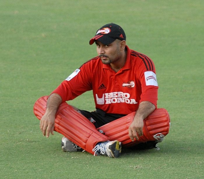 Here're 18 Pictures Of Virender Sehwag That'll Make You Want To Give ...