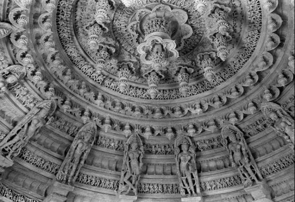 dilwara temple ceiling 