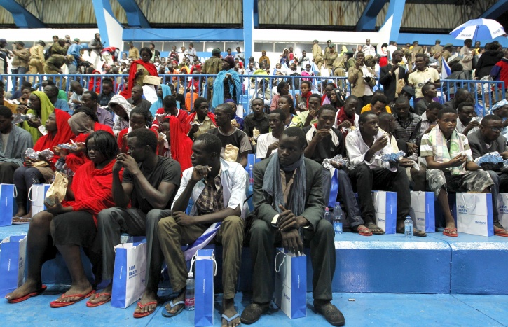 Relatives wait Kenyan Massacre