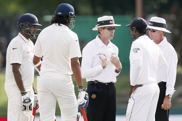 Ishant Ashwin with umpires