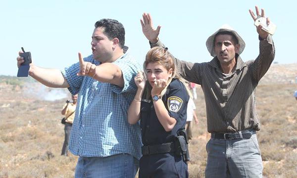 Palestinians protecting Israeli policewoman