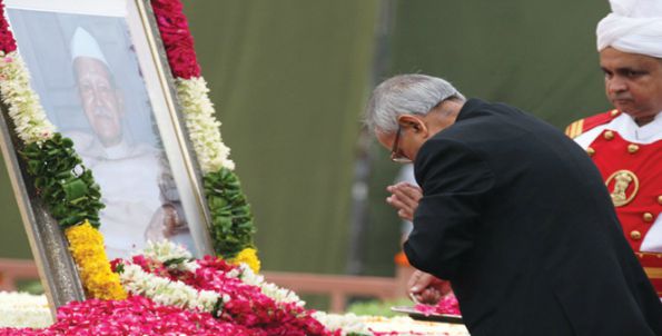 Pranab Mukherjee pays tribute to Shankar Dayal Sharma