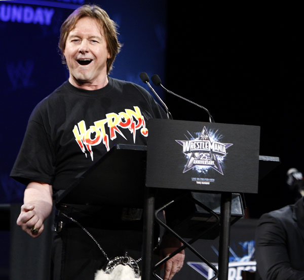 Wrestling Hall Of Famer Rowdy Roddy Piper Dies At 61 Wwe Superstars Pay Tributes To The Star