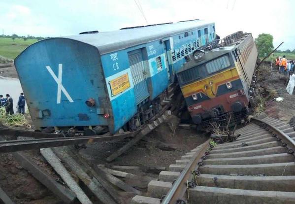 27 Dead As #TwinTrainTragedy Hits Madhya Pradesh,Nearly 28000 Died In Rail Accidents Last Year
