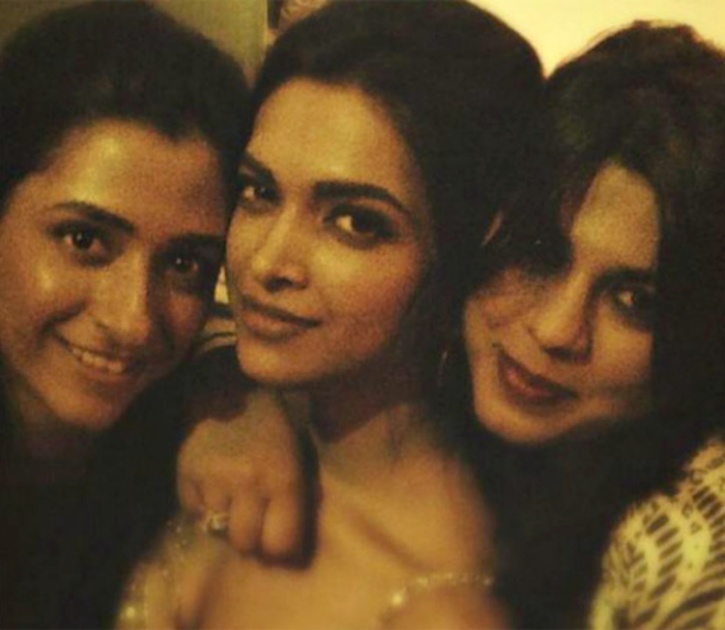 Alia Bhatt poses for goofy pics with sister Shaheen and others at Meghna  Goyal's post-wedding bash - see inside, Celebrity News | Zoom TV