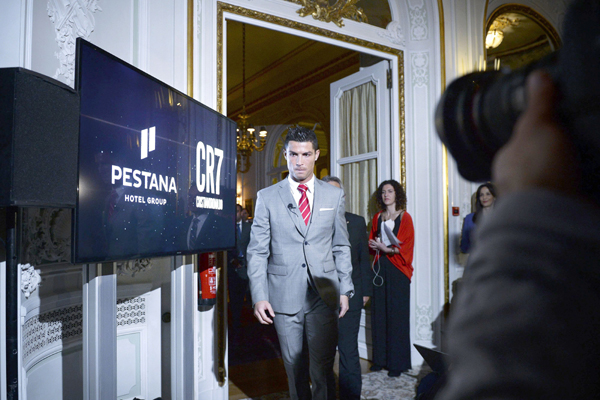 Ronaldo walking out of Pestan hotel