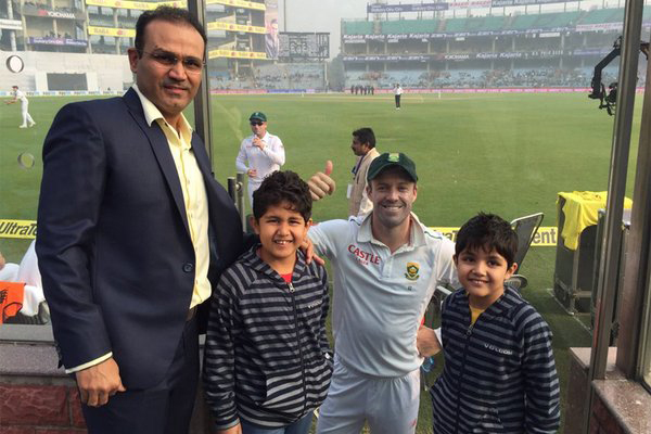 AB de Villiers with Sehwag and his sons