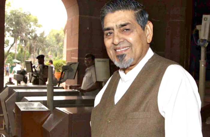 Young Sikh Man Attacks Congress Leader Jagdish Tytler One Of The Accused In 1984 Riots Case