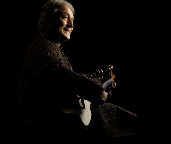 Ustad Amjad Ali Khan Just Made Christmas Merrier By Playing 'Jingle