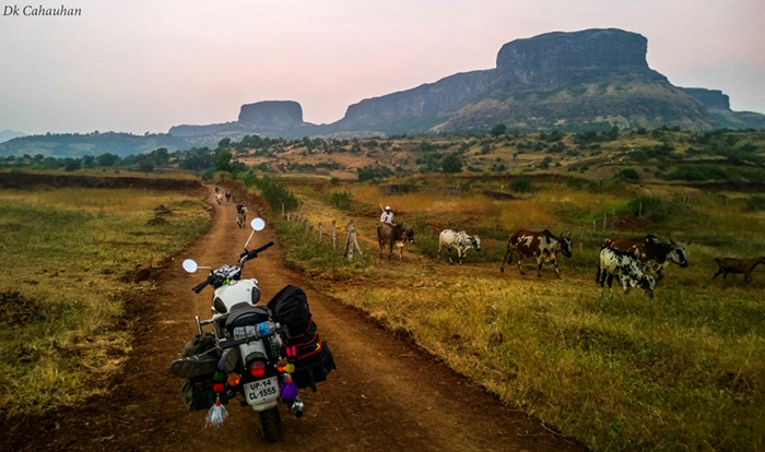 30,000 KM, 300 DAYS, 200 PHOTOS,2 POEMS AND 7000 WORDS FOR A JOURNEY ACROSS INDIA ON ROYAL ENFIELD