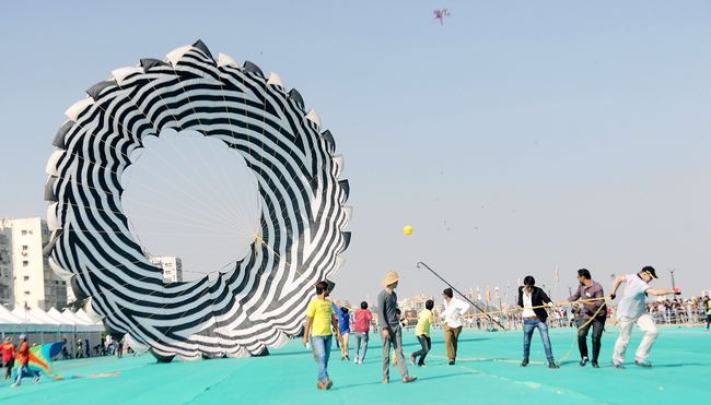 Balloon kite