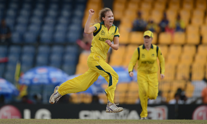 Ellyse Perry had an injured ankle but she still helped Australia become the World Champions