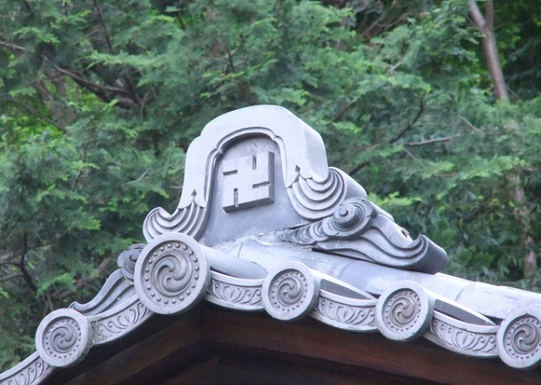 swastika japanese temple