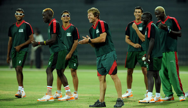 Jonty Rhodes with Kenyan team