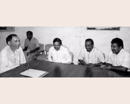 Rajiv Gandhi with LTTE chief Prabhakaran & LTTE ideologue Anton Balasingham