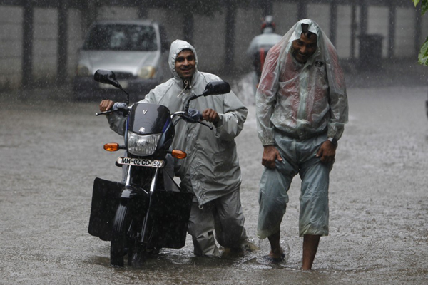9 Times The Monsoons Will Make You Wish You Were Healthier