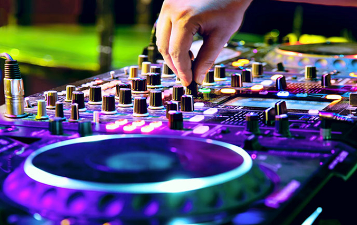 #Shocking This DJ Was A Little Late Responding To A Song Request. He Lost His Life For It
