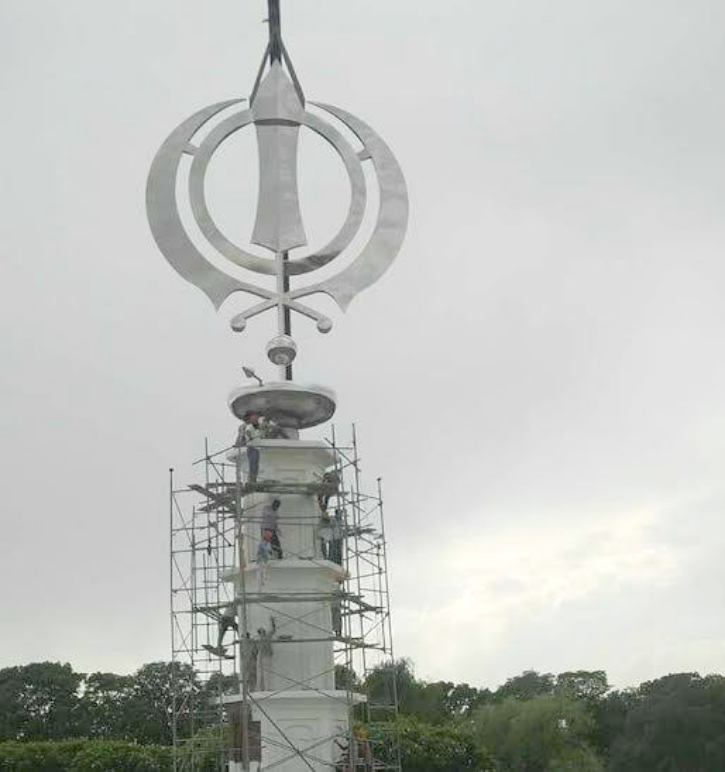 World's tallest khanda installed at Panch Pyaare park