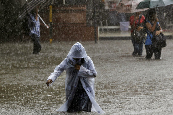 9 Times The Monsoons Will Make You Wish You Were Healthier