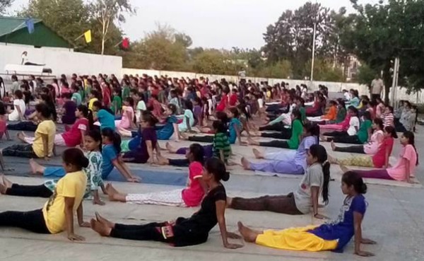 Here's How The Indian Defence Forces Are Practicing Hard To Make Yoga ...