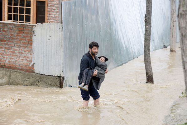save and rescue in Kashmir 2015