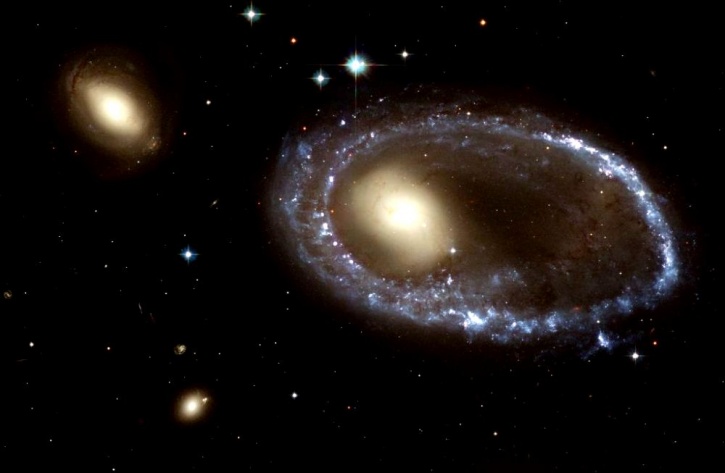 Ring galaxy AM 06441-741