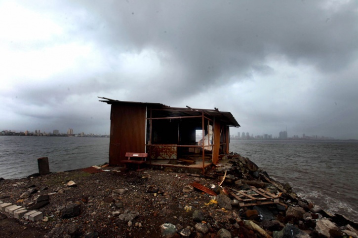 Mumbai shanty on coast