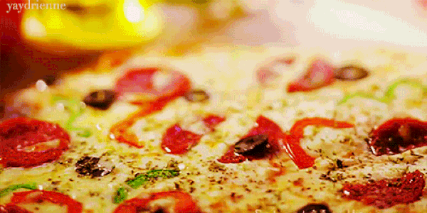 Еду gif. Вкусная пицца гиф. Пицца прикол гифка. Вкусная пицца гифка. Gif пицца и роллы.