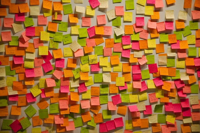 coloured post its