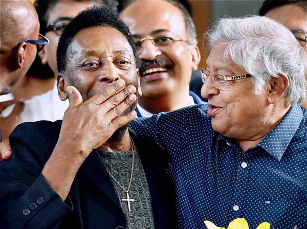 Pele greeted by former India football captain Chuni Goswami