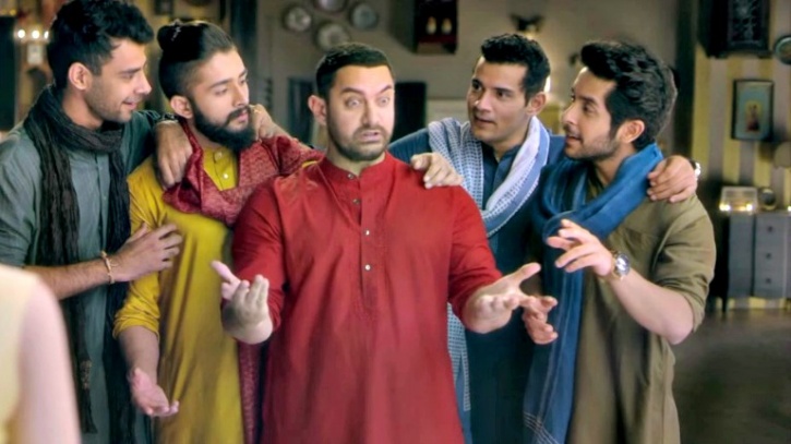 Aamir Khan Making Fun Of SRK's DDLJ Scene In His Latest Ad Will Tickle Your  Funny Bone!