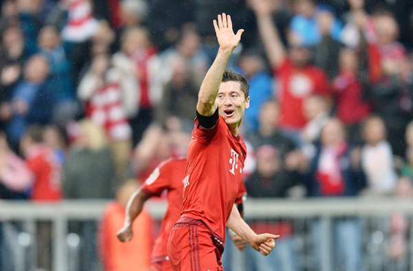 Lewandowski celebrates his fifth goal