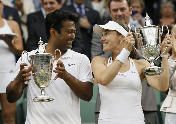 Paes with Wimbledon trophy