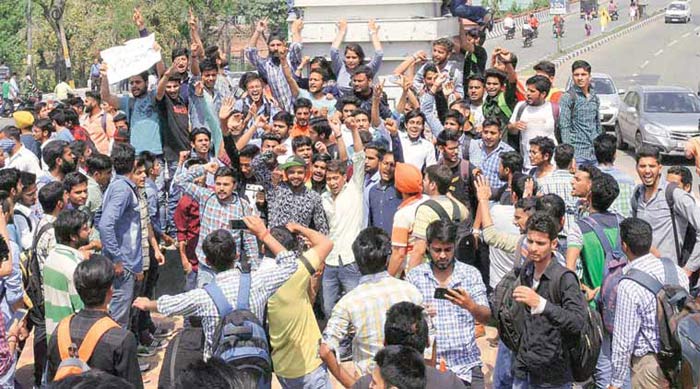 India Don’t Force Bharat Mata Ki Jai Chant … Don’t Raise Pak Slogans Either …J&K Cops Hit Pro-India Students, Srinagar Unsafe!