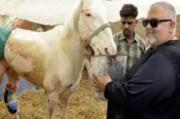 An American Man Travels All The Way To India, Just To Deliver The Prosthetic Limb To Shaktiman