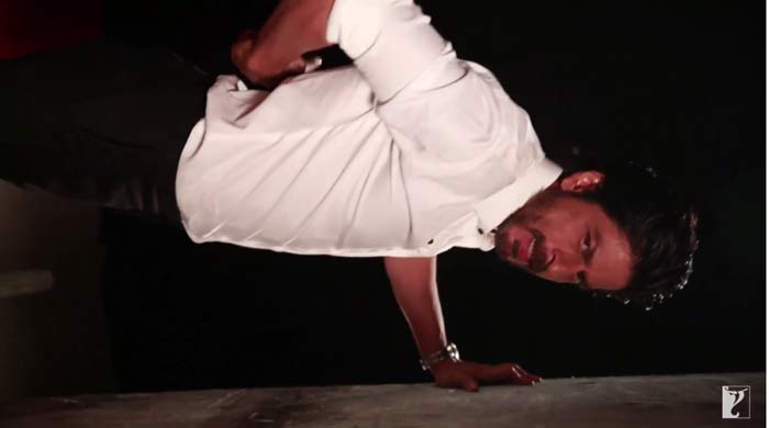 SRK does 300 push-ups for his fan!