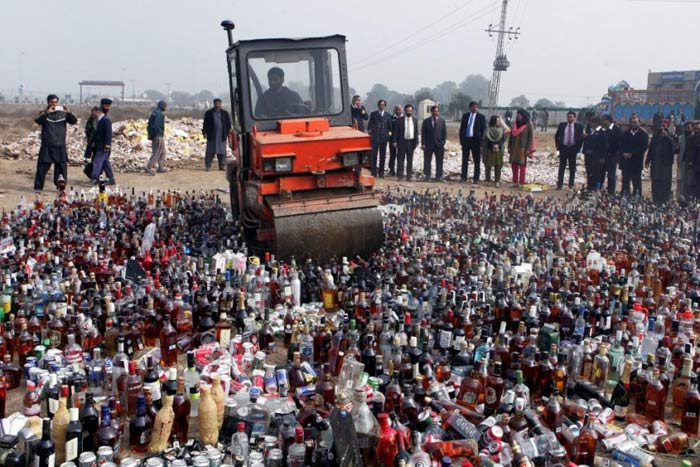 Bihar bans country liquor, alcoholics turn to toddy