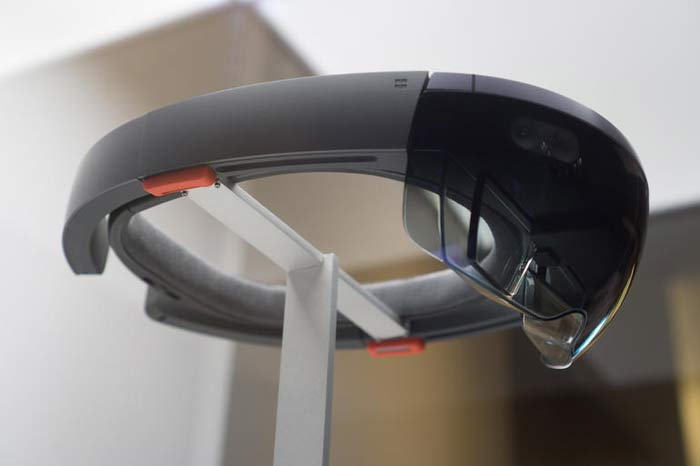 Microsoft HoloLens: 5 Reasons Why It Is Better Than Other VR Headsets